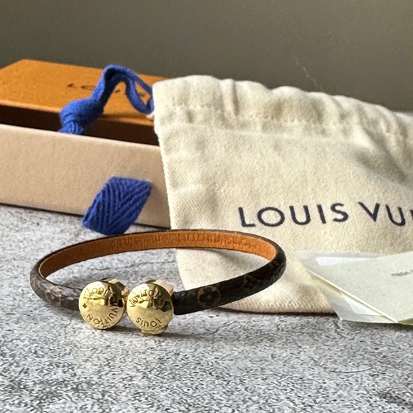 Louis Vuitton - Picture 1 of 1